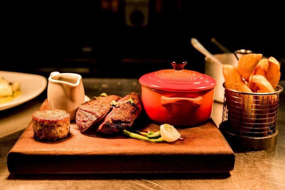 Gwesty'R Emlyn Hotel 뉴캐슬에믈린 외부 사진
