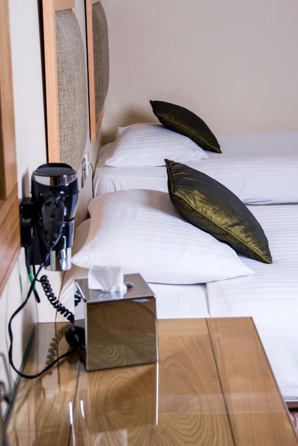 Gwesty'R Emlyn Hotel 뉴캐슬에믈린 외부 사진